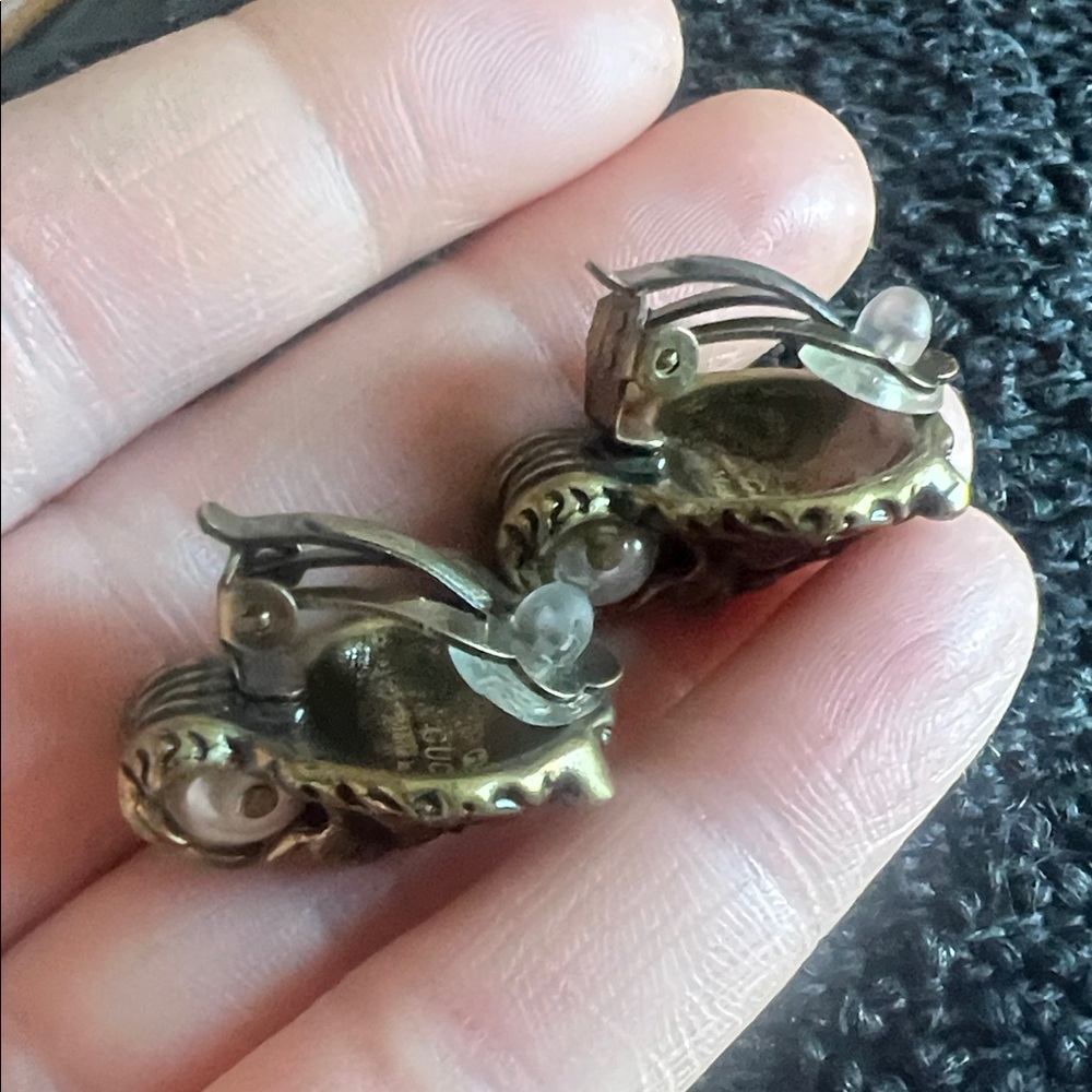 Gucci Gold Lion Motif Earrings - Picture 11 of 12